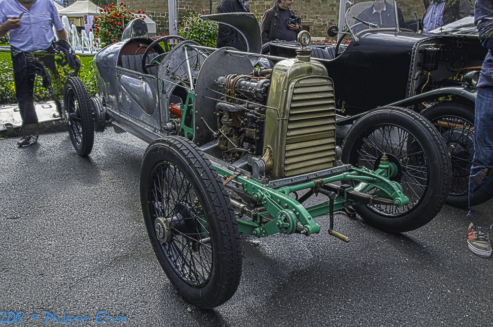 Aston Martin 1 005